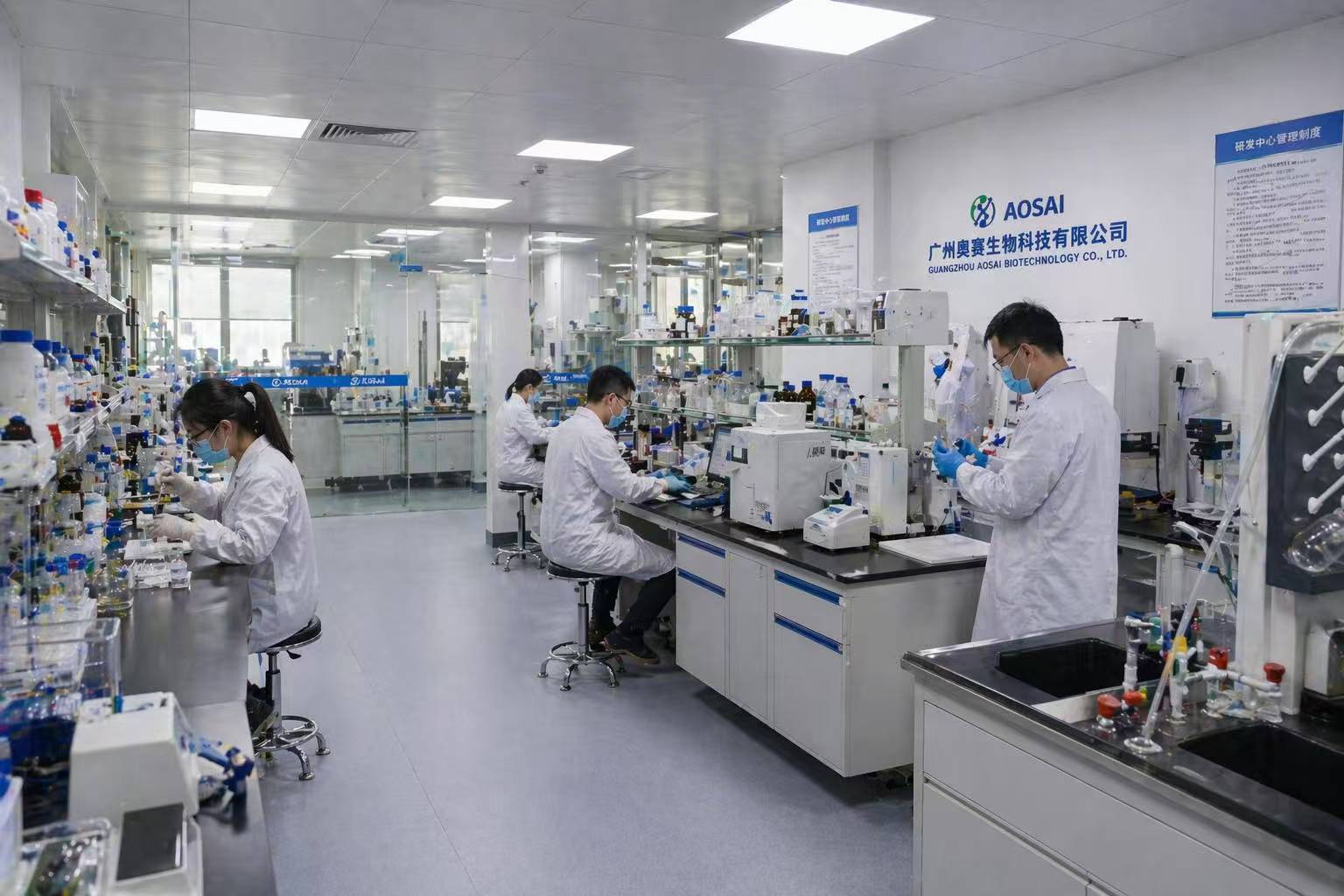 Workbenches and instruments in the research laboratory